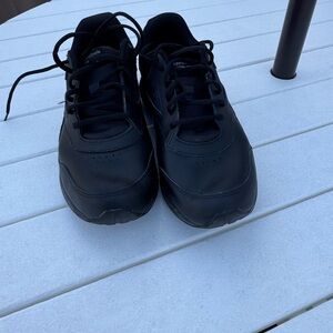Reebok black men’s dmx max walking shoes.
